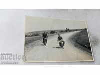 Fotografie Doi bărbați cu motociclete retro