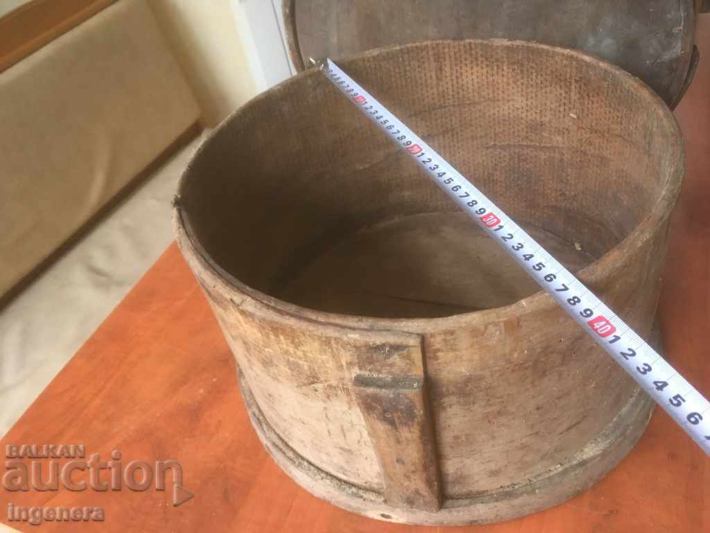 Auction WOODEN ANTIQUE WOODEN CUPBOARD HIDDEN WITH LID Auction WOODEN ANTIQUE WOODEN CUPBOARD HIDDEN WITH LID