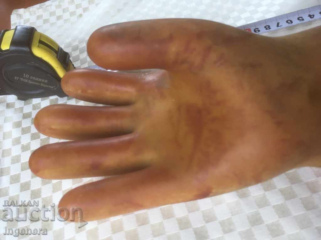 Mănușa de înaltă tensiune a electricianului pentru colectare cu preț 21.00 BGN | € 10.74 Mănușa de înaltă tensiune a electricianului pentru colectare cu preț 21.00 BGN | € 10.74