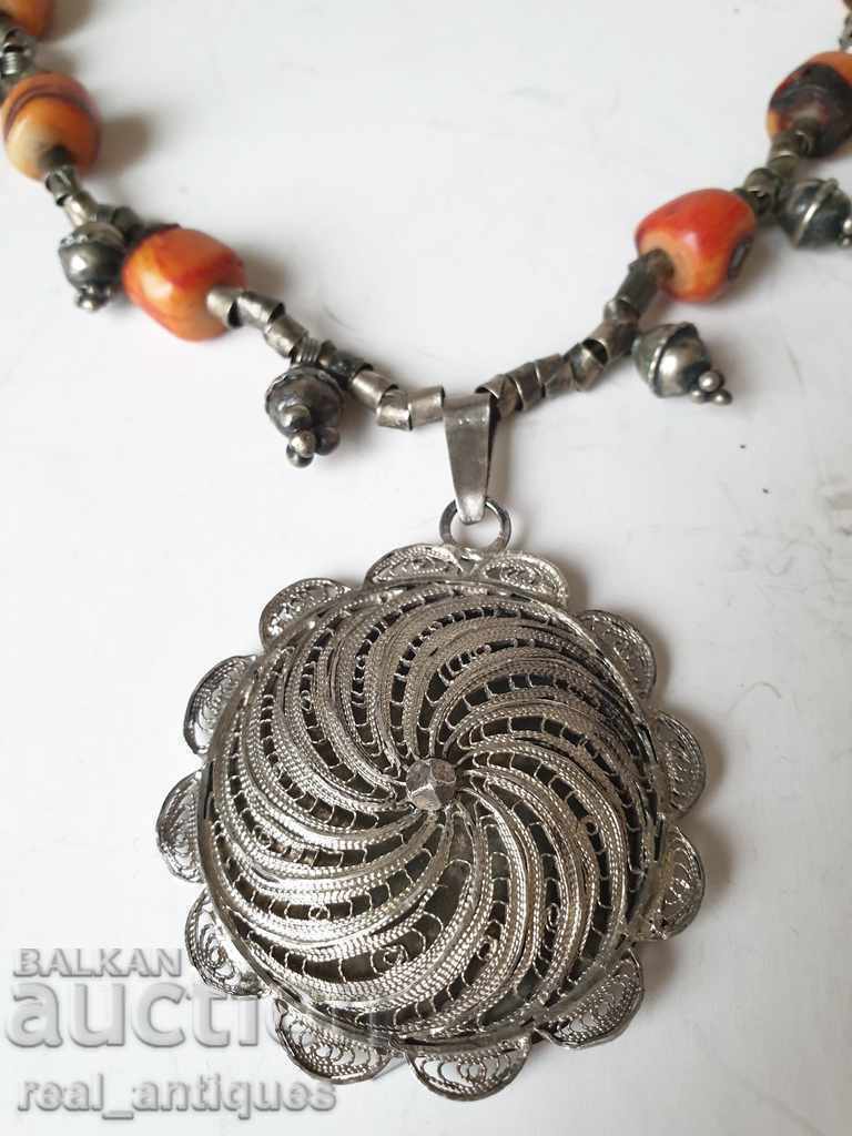 Уникален стар накит - сребро и корал с цена 127.00 лв. | € 64.93 Уникален стар накит - сребро и корал с цена 127.00 лв. | € 64.93