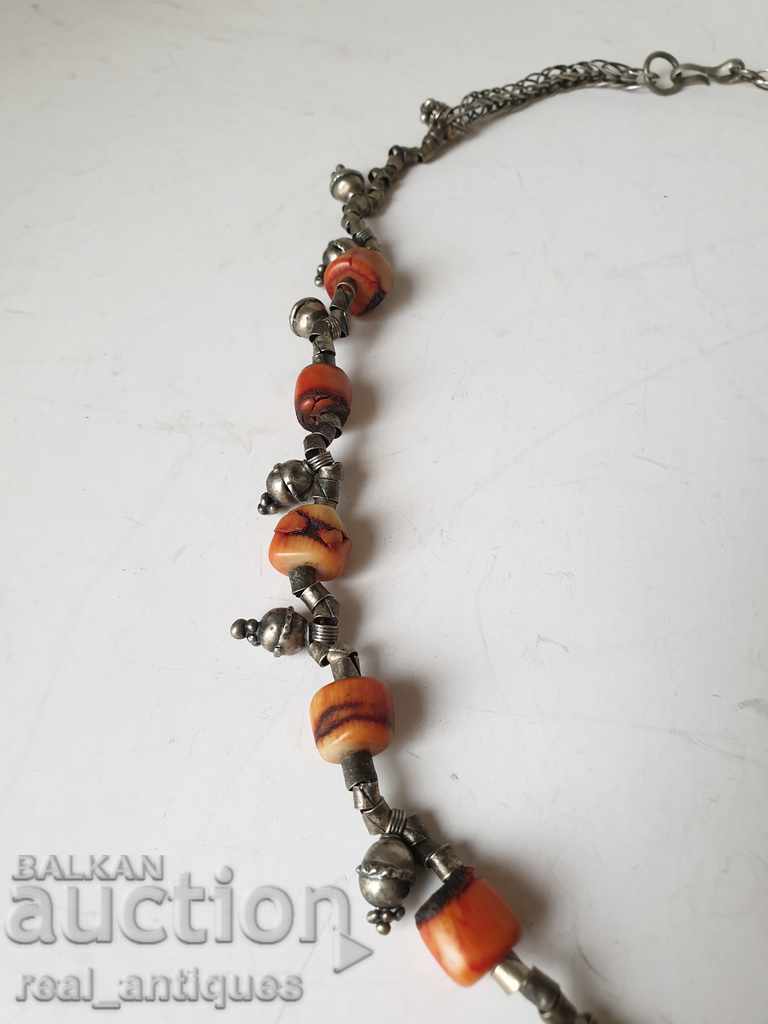Аукцион Уникален стар накит - сребро и корал Аукцион Уникален стар накит - сребро и корал