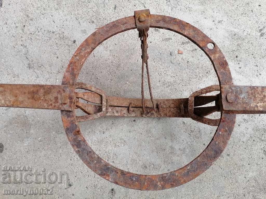Auction Vintage hand forged trap Auction Vintage hand forged trap