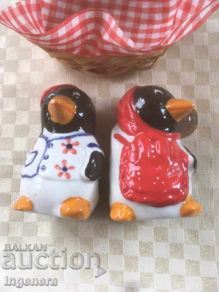 Auction  PORCELAIN SALT PIPERNICA IN A BASKET