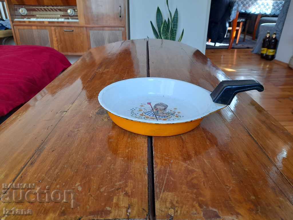 Old enameled omelet pan, pan Old enameled omelet pan, pan