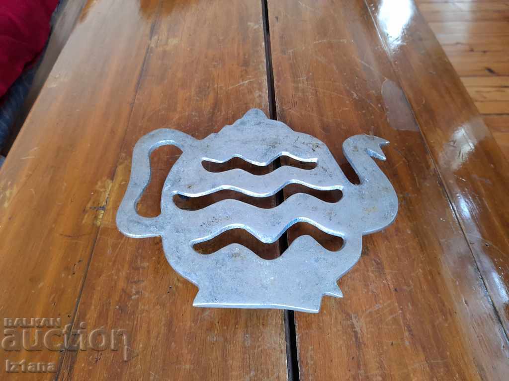 Old hot dish stand, items with price 28.00 BGN | € 14.32 Old hot dish stand, items with price 28.00 BGN | € 14.32