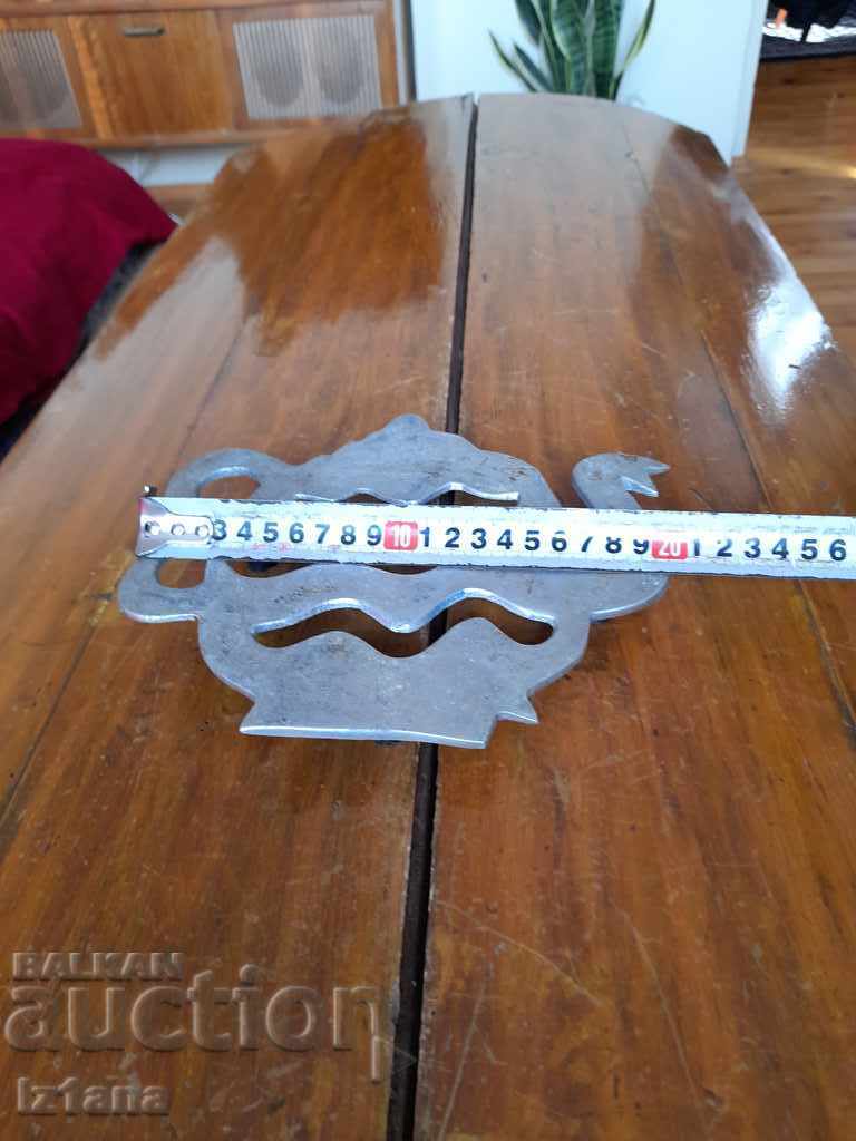 Auction Old hot dish stand, items Auction Old hot dish stand, items