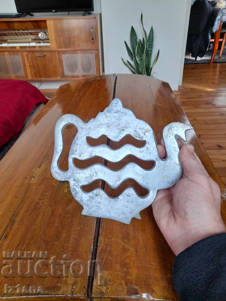 Delivery of Old hot dish stand, items Delivery of Old hot dish stand, items