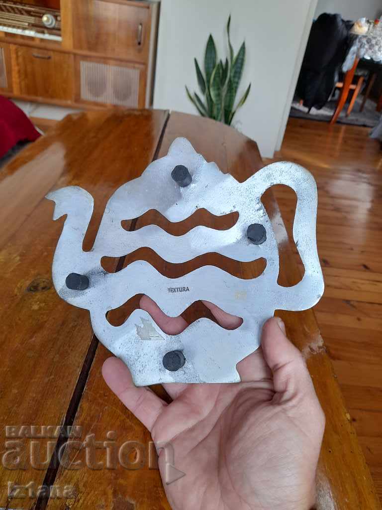 Old hot dish stand, items - 5 Old hot dish stand, items - 5