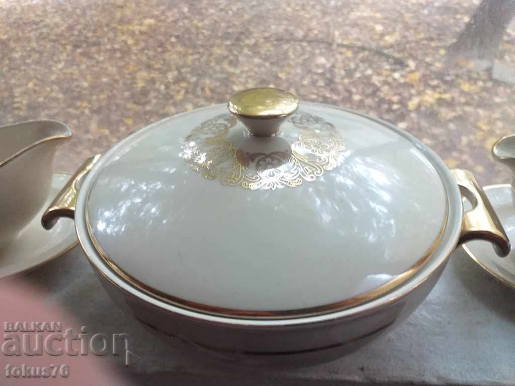 Σετ πορσελάνης από tureen και δύο πιατάκια PMR Bavaria με τιμή 130.00 BGN | € 66.47 Σετ πορσελάνης από tureen και δύο πιατάκια PMR Bavaria με τιμή 130.00 BGN | € 66.47