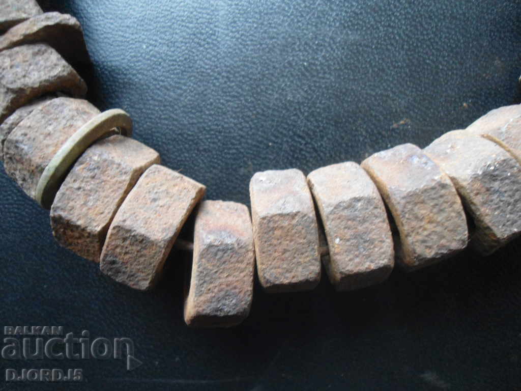 O mulțime de nuci antice cu preț 3.00 BGN | € 1.53 O mulțime de nuci antice cu preț 3.00 BGN | € 1.53