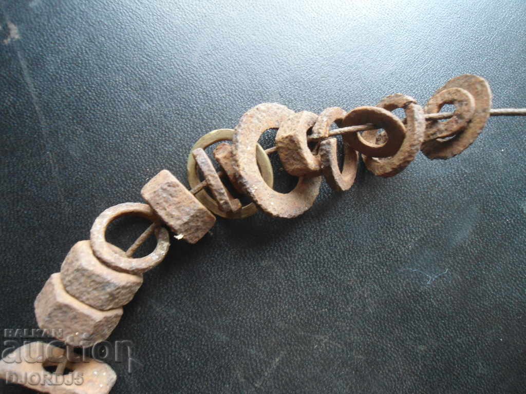 Licitație O mulțime de nuci antice Licitație O mulțime de nuci antice