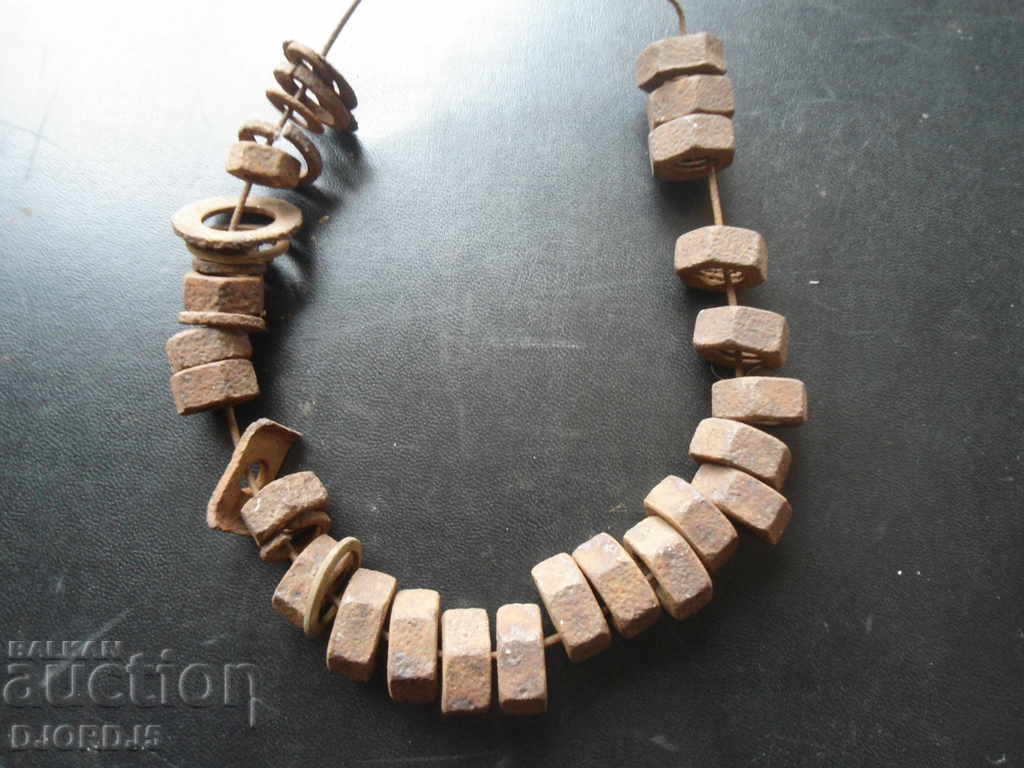 Livrarea O mulțime de nuci antice Livrarea O mulțime de nuci antice