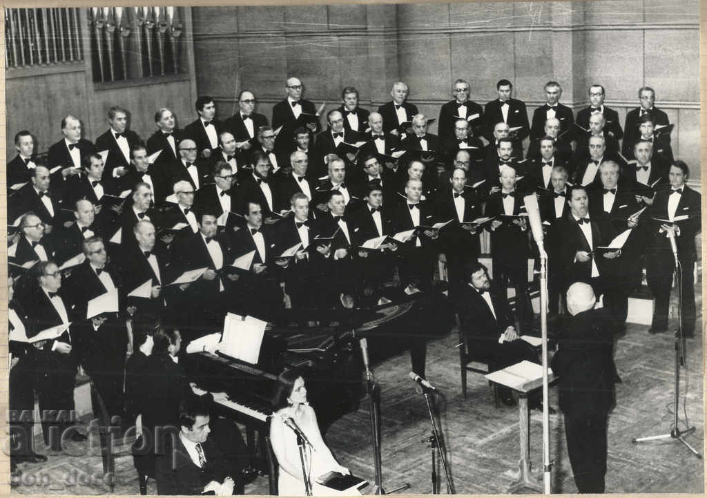 Kaval Choir - 11 photos from the 1985 concert in Bulgaria Hall - 6 Kaval Choir - 11 photos from the 1985 concert in Bulgaria Hall - 6