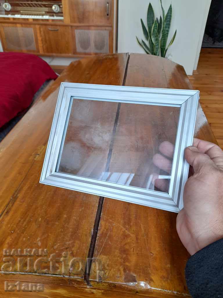 Παλαιό αλουμινένιο πλαίσιο για φωτογραφία με τιμή 16.00 BGN | € 8.18 Παλαιό αλουμινένιο πλαίσιο για φωτογραφία με τιμή 16.00 BGN | € 8.18