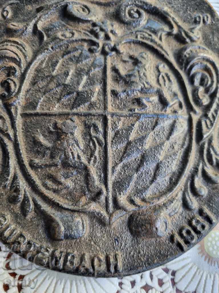 Auction Metal coat of arms Auction Metal coat of arms