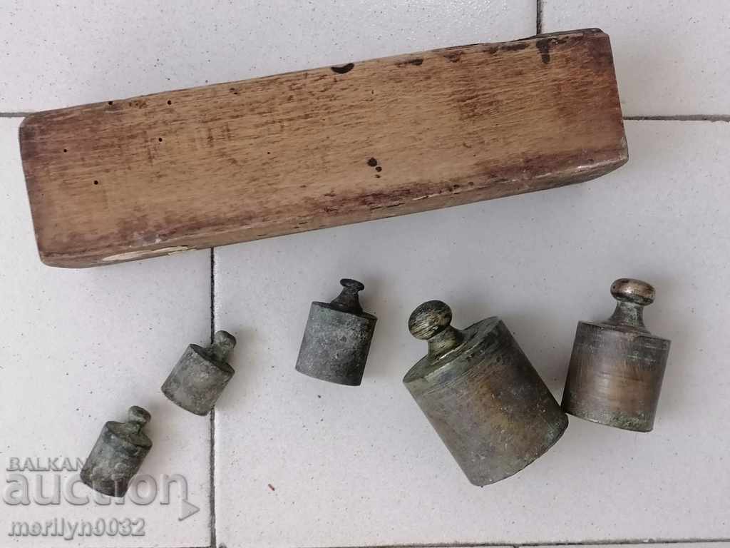 Livrarea Greutățile lotului pentru cântare cântarele vechi controlează greutatea, exagerarea