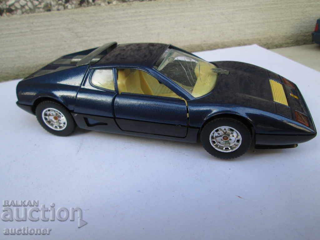 Auction  BURAGO FERRARI ITALIAN TOY1 / 24-row