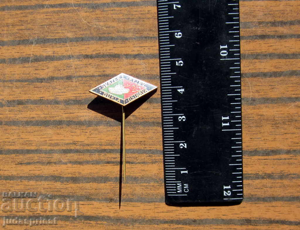 Delivery of old military tank badge military tank badge with enamel Delivery of old military tank badge military tank badge with enamel