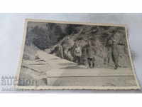 Снимка Офицер и войници на строеж на мост