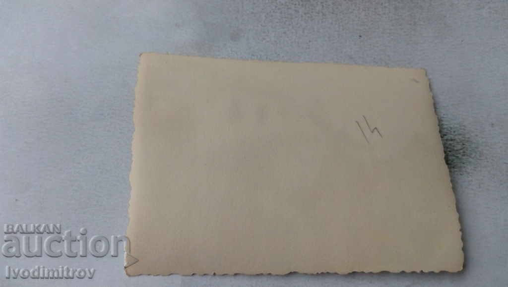 Photo Five friends next to a retro car with price 3.36 BGN | € 1.72 Photo Five friends next to a retro car with price 3.36 BGN | € 1.72