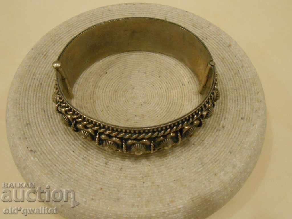 Old, very beautiful wide BRACELET with price 138.00 BGN | € 70.56 Old, very beautiful wide BRACELET with price 138.00 BGN | € 70.56