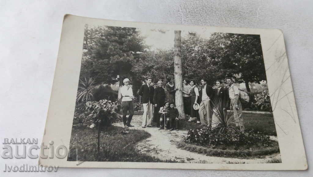 Foto Compania Tryavna în grădina orașului 1933