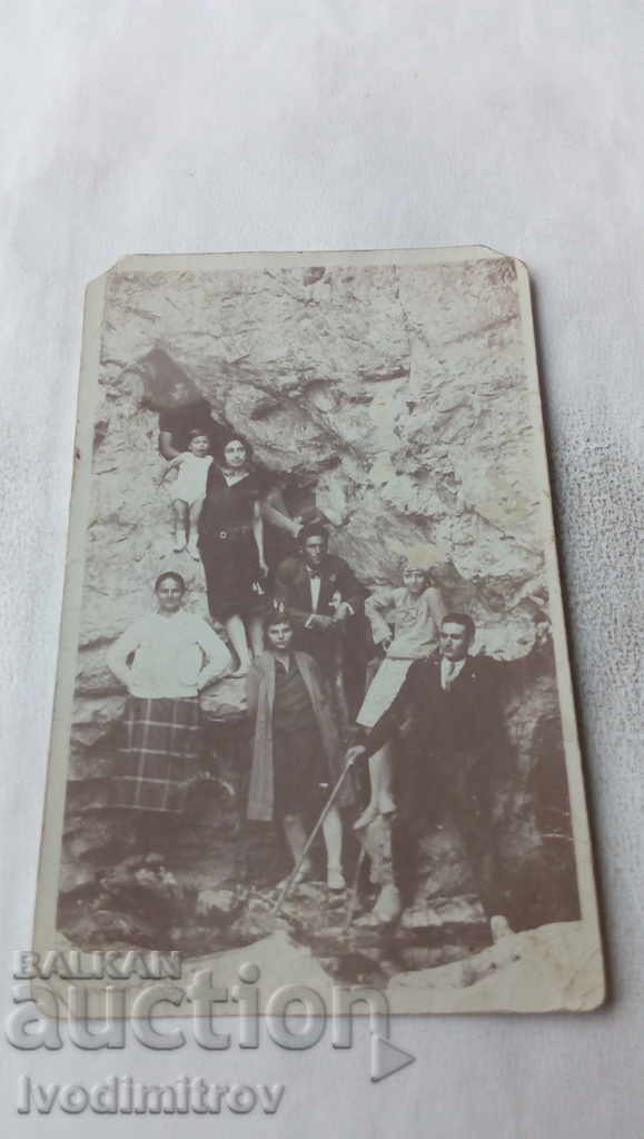Φωτογραφία Company Tryavna μπροστά από την Τρύπα του Δράκου 1929