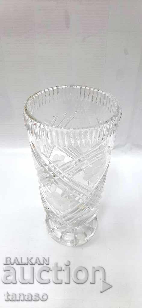 Auction  Old crystal vase 19 cm (2.2.6)