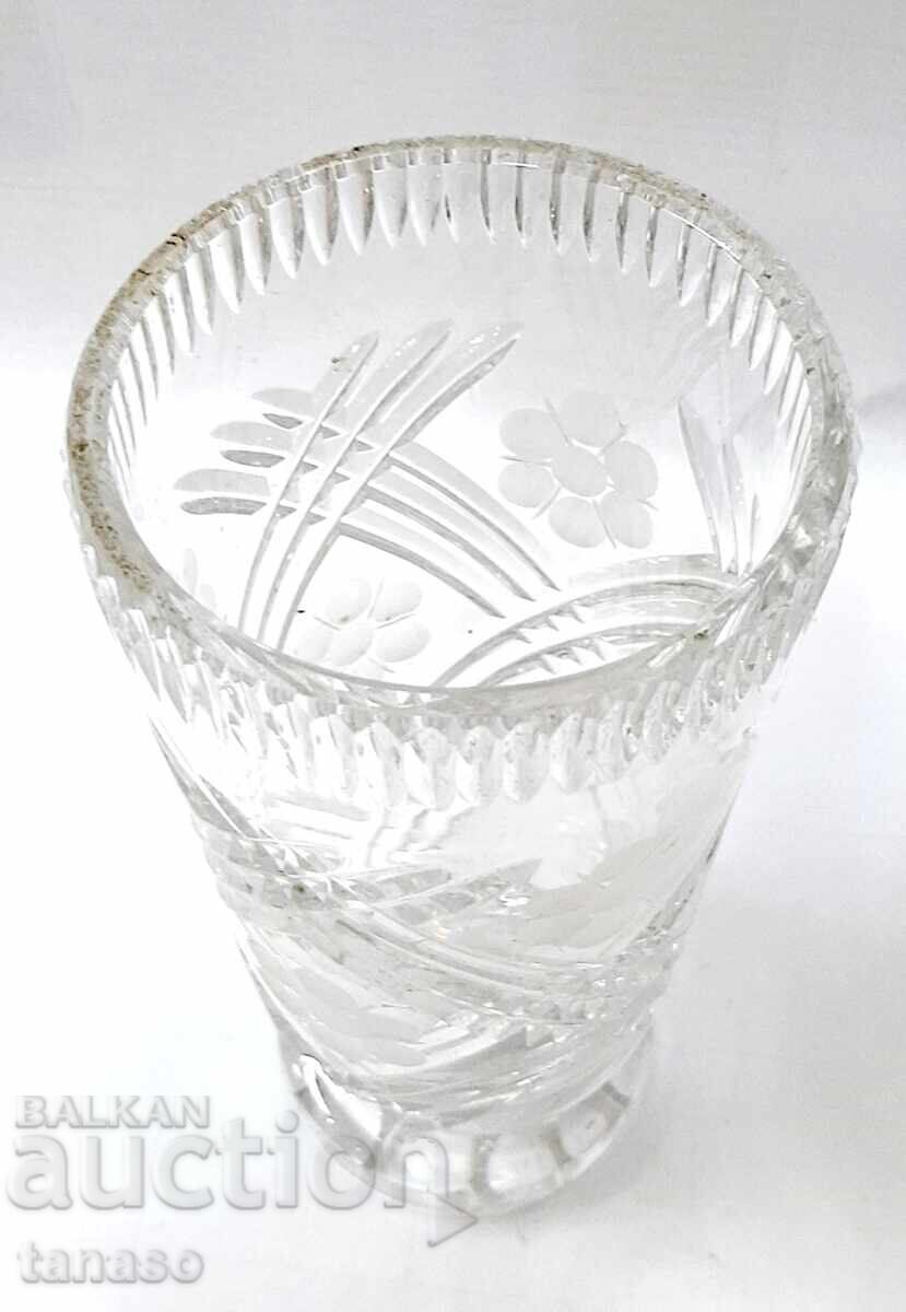 Licitație Vază retro din cristal cehesc, 1 kg, șlefuire în cruce, motive florale