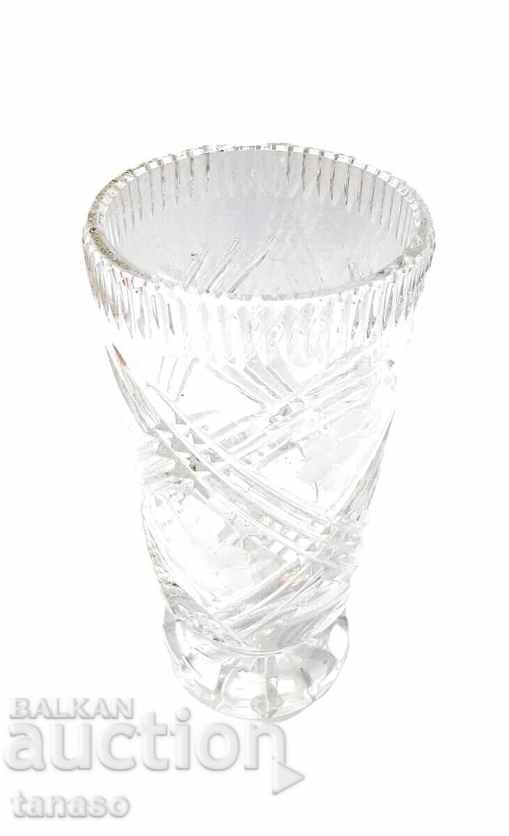 Vază retro din cristal cehesc, 1 kg, șlefuire în cruce, motive florale