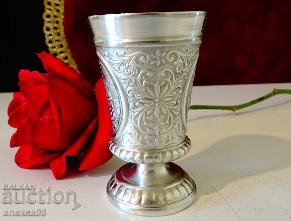 Pewter Bowl with a Rembrandt Painting with price 39.00 BGN | € 19.94 Pewter Bowl with a Rembrandt Painting with price 39.00 BGN | € 19.94