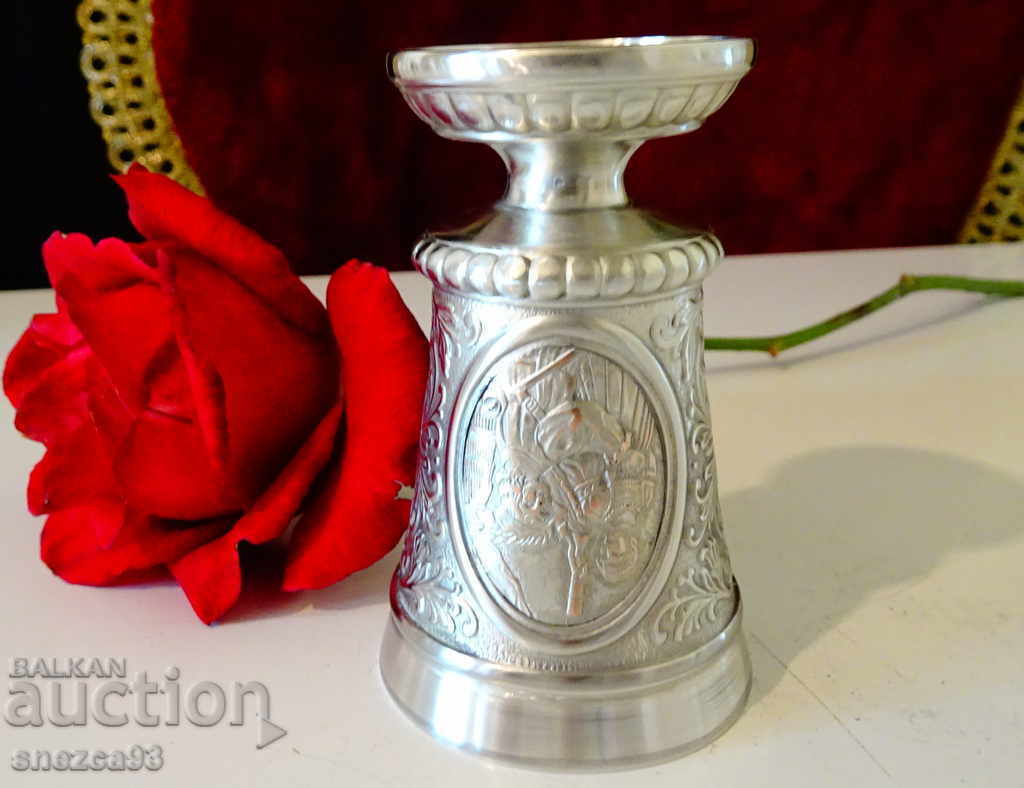 Auction Pewter Bowl with a Rembrandt Painting Auction Pewter Bowl with a Rembrandt Painting