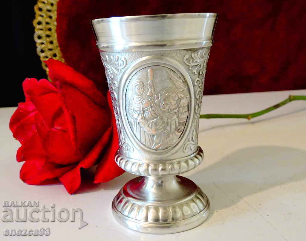 Pewter Bowl with a Rembrandt Painting Pewter Bowl with a Rembrandt Painting