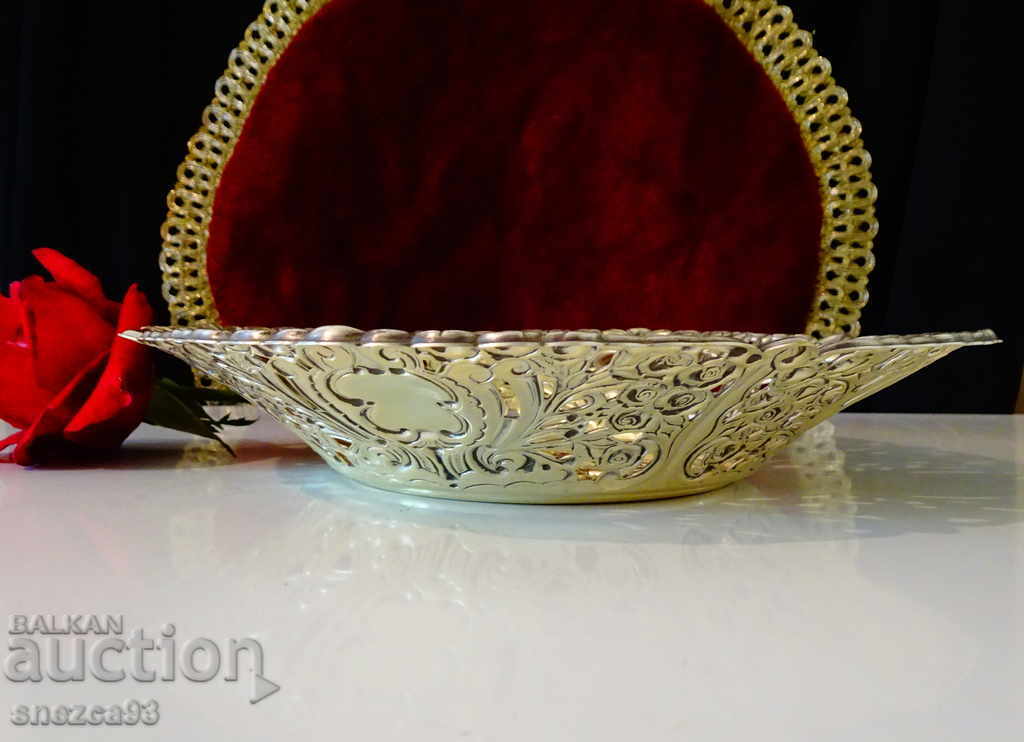 Auction  Silver-plated fruit bowl Angels, baroque.