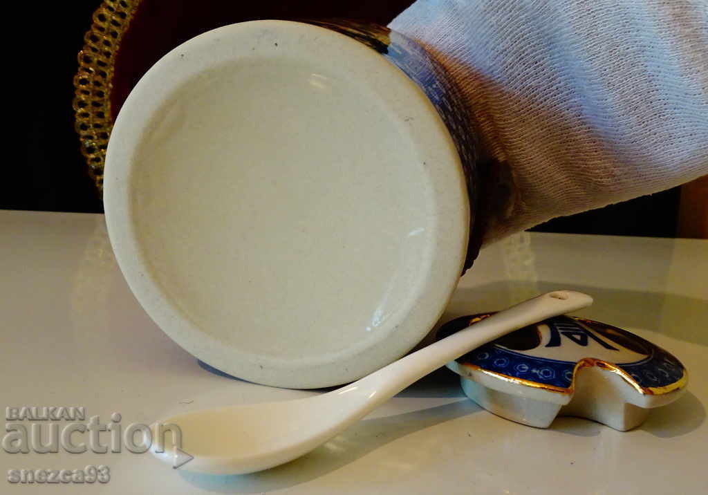 Sugar bowl, Chinese porcelain, cobalt, gold. - 6 Sugar bowl, Chinese porcelain, cobalt, gold. - 6