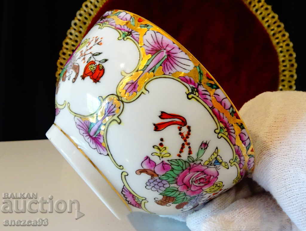Candy box, bowl, Chinese Famille Rose porcelain, gold. with price 12.00 BGN | € 6.14