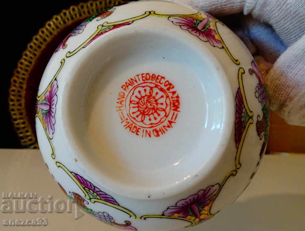 Delivery of Candy box, bowl, Chinese Famille Rose porcelain, gold.