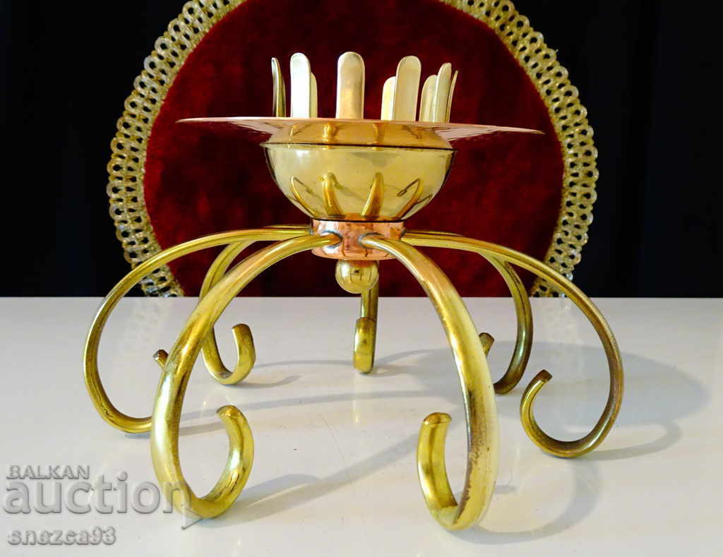 Handmade beeswax candle holder 360 g Handmade beeswax candle holder 360 g