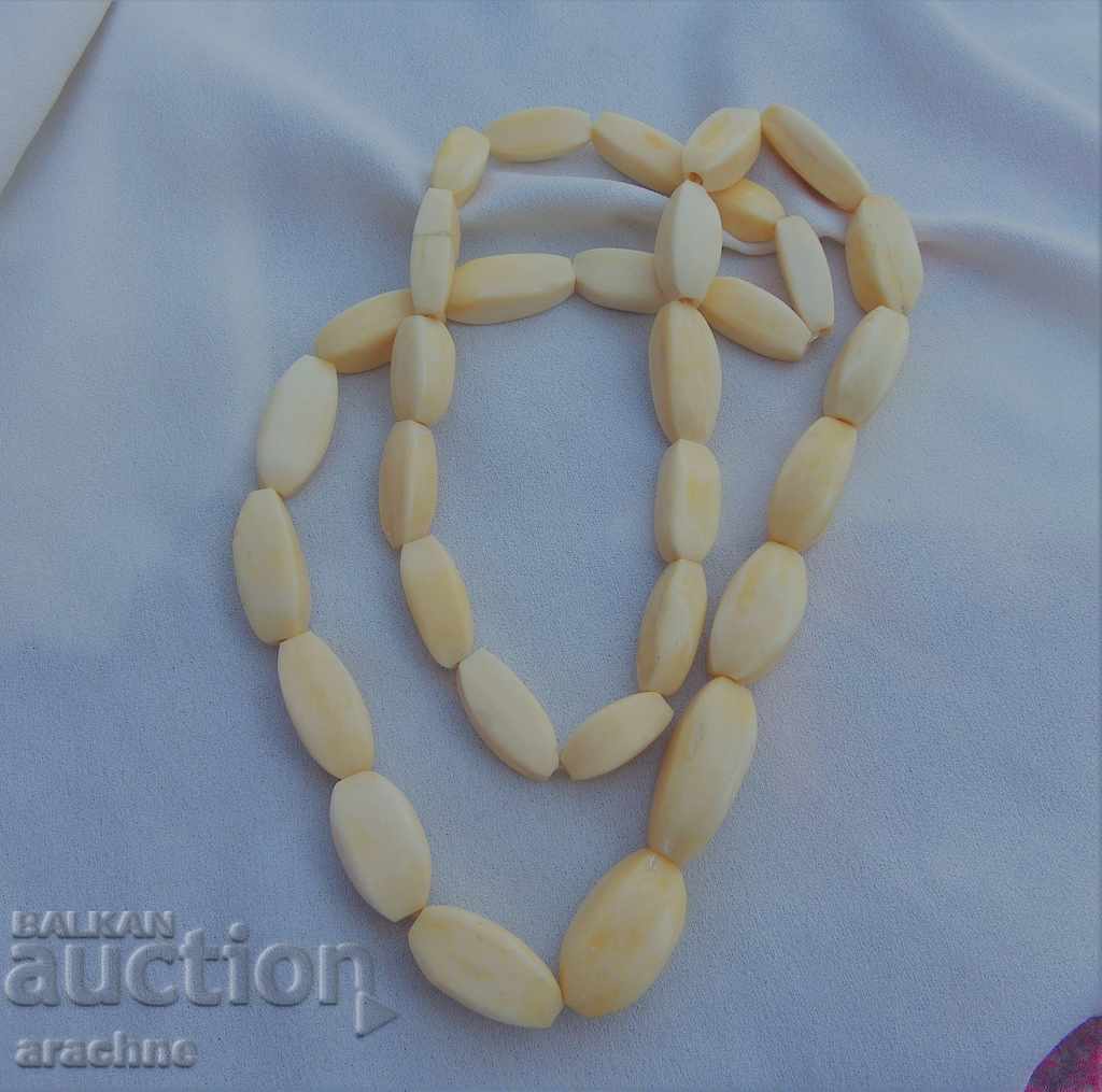 Auction Ivory necklace Auction Ivory necklace