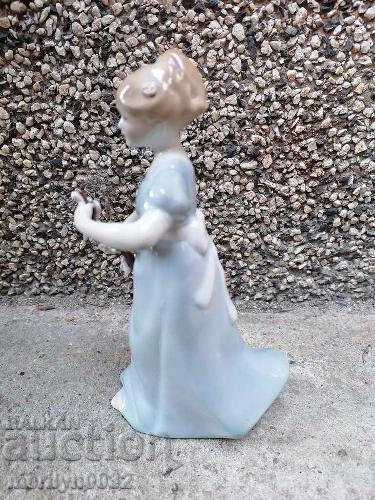 Auction Old porcelain figure, plastic, figurine, porcelain Auction Old porcelain figure, plastic, figurine, porcelain