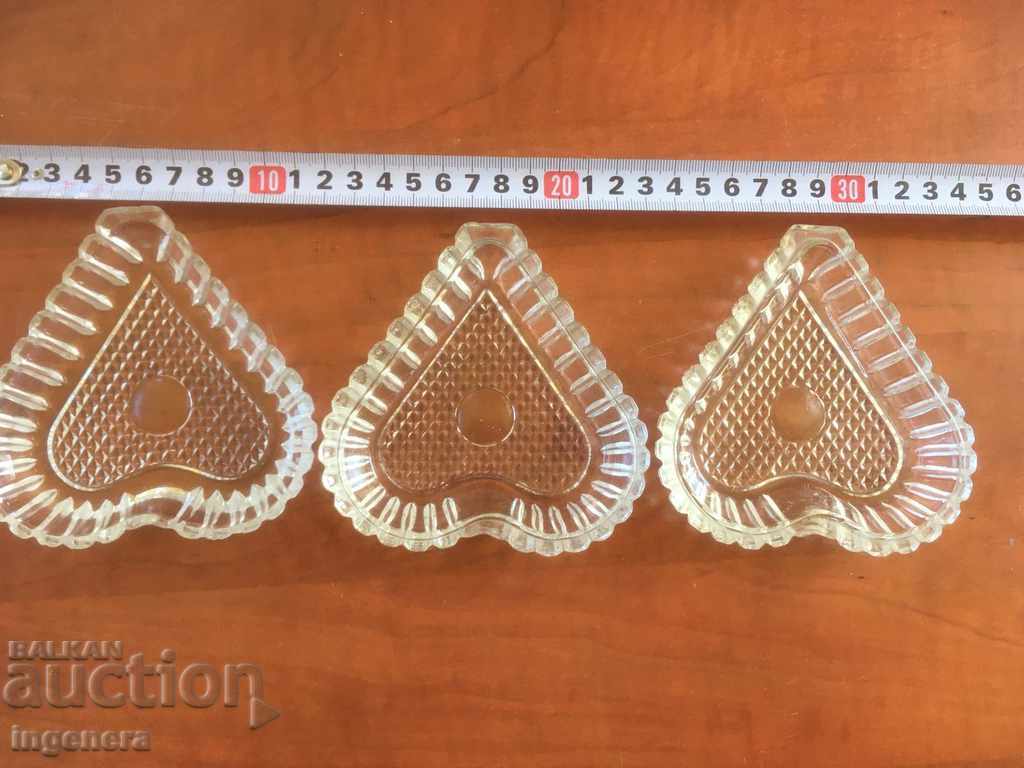 VESSEL GLASS RELIEF THICK FOR NUTS-3 PCS with price 9.00 BGN | € 4.60