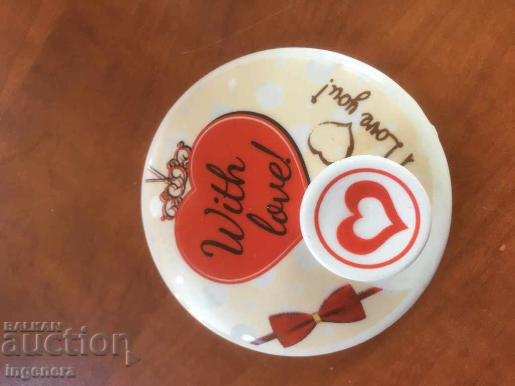 Auction PORCELAIN GLASS LARGE GLASS WITH LID Auction PORCELAIN GLASS LARGE GLASS WITH LID