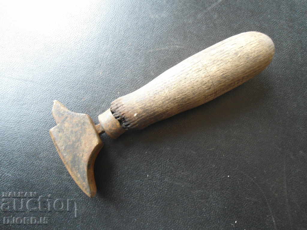 An old specialized tool with price 10.00 BGN | € 5.11 An old specialized tool with price 10.00 BGN | € 5.11