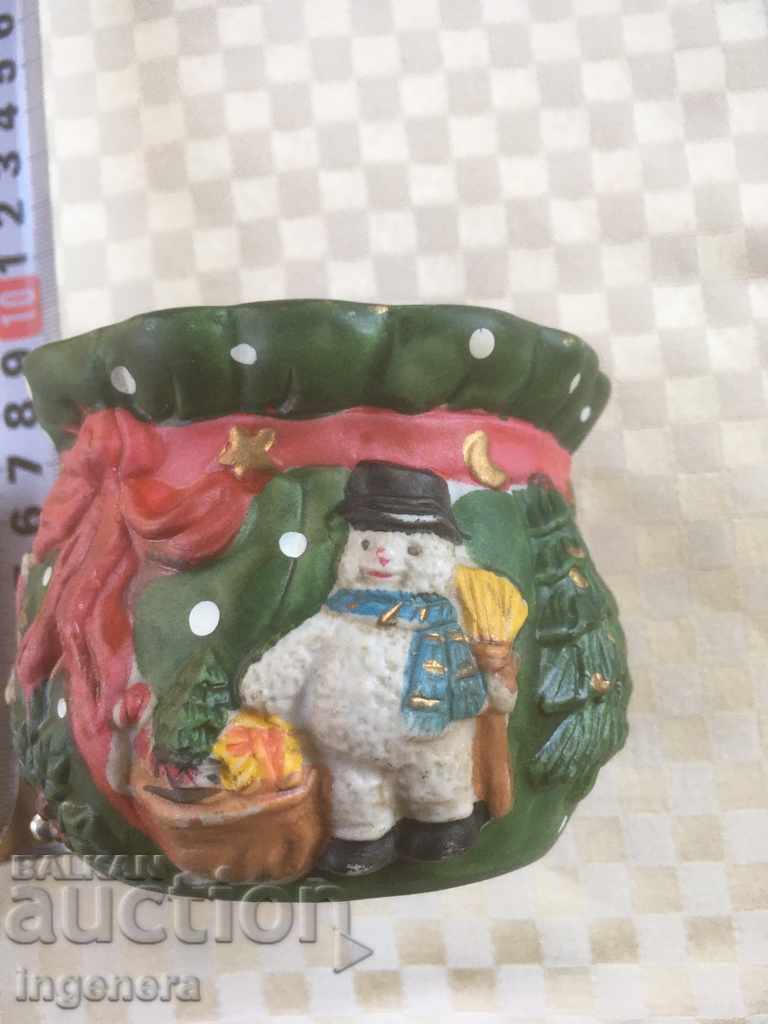 Auction  CERAMICS RELIEF BONBONIER CHRISTMAS COURT