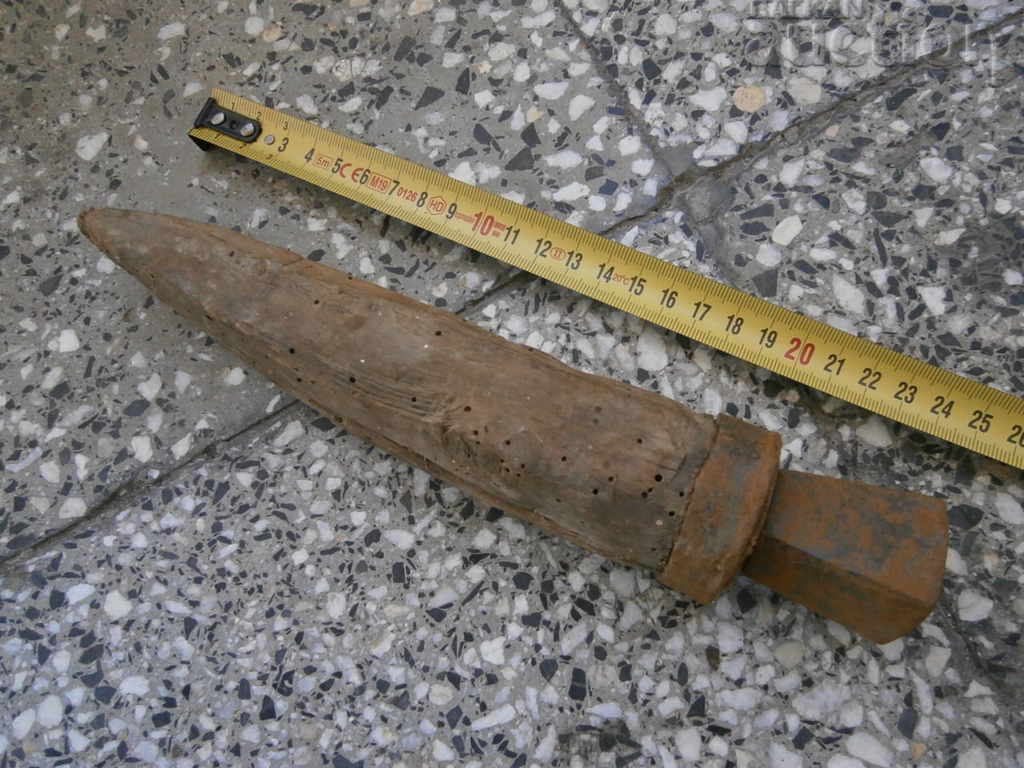 Auction an ancient primitive anvil Auction an ancient primitive anvil