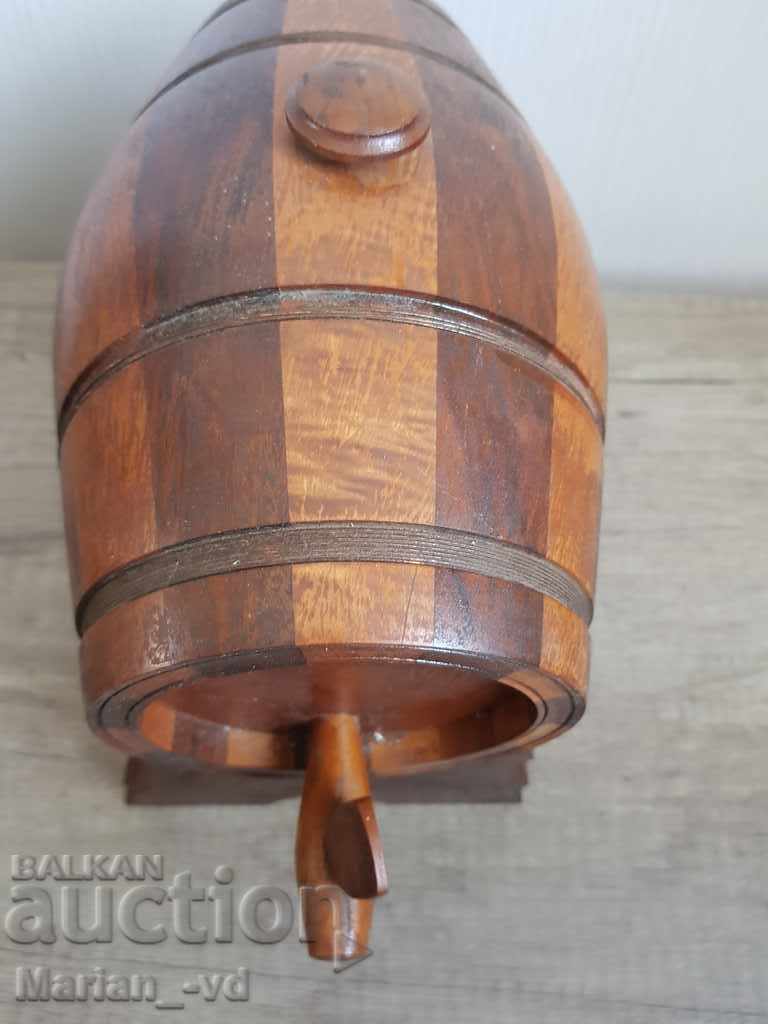 Delivery of Wooden barrel with cinnamon Delivery of Wooden barrel with cinnamon