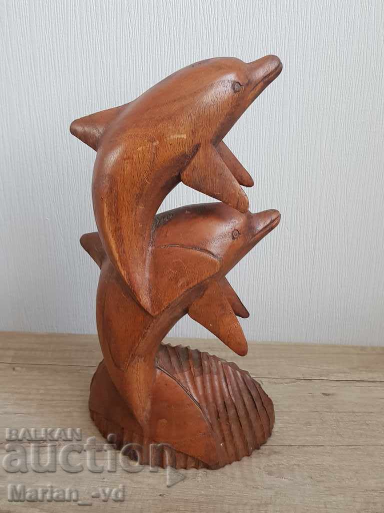 Дървена фигура -делфини