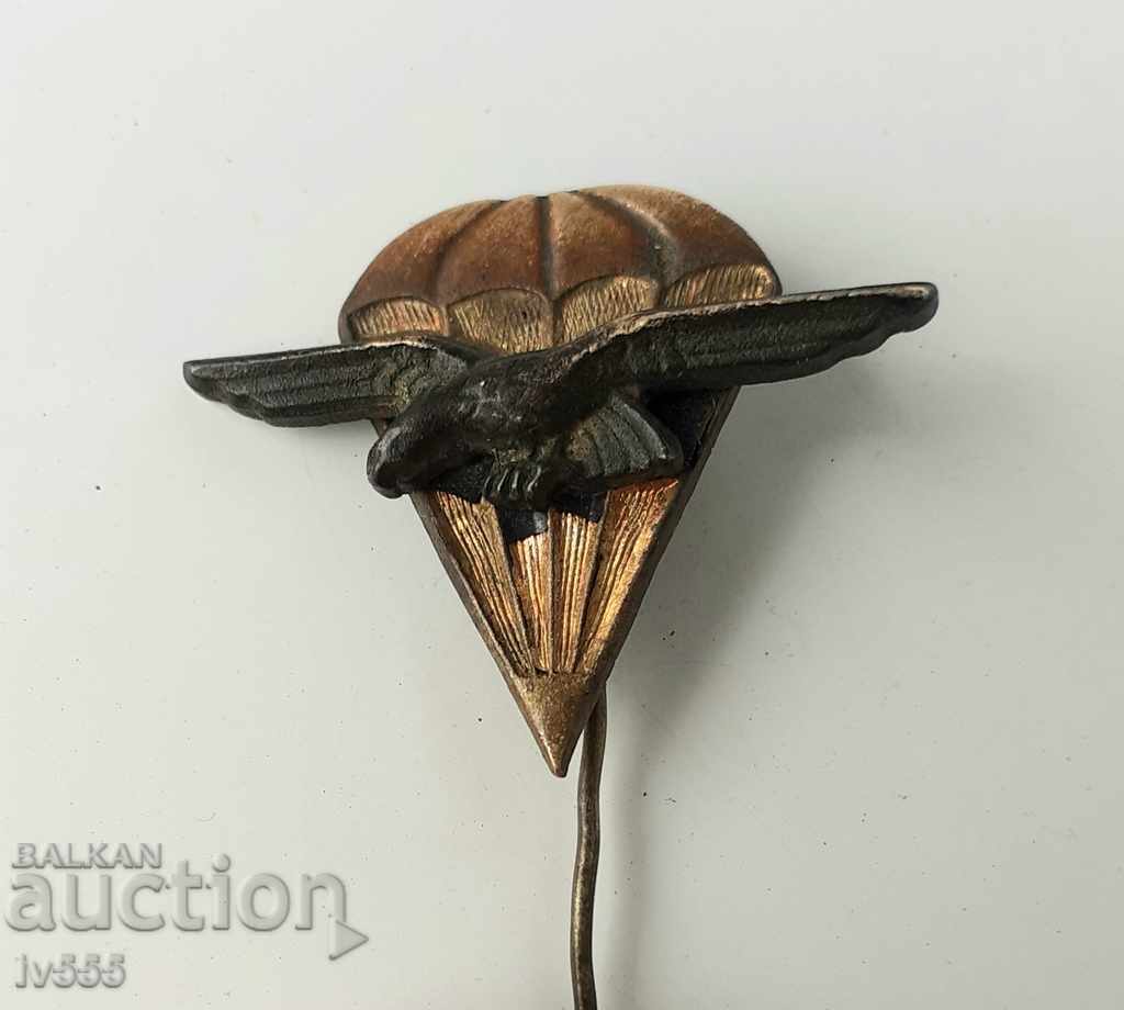 I AM SELLING A RARE OLD BRONZE PARACHUTE BADGE / SIGN