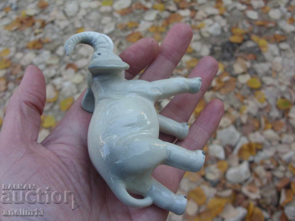 Auction  STAR PORCELAIN ELEPHANT