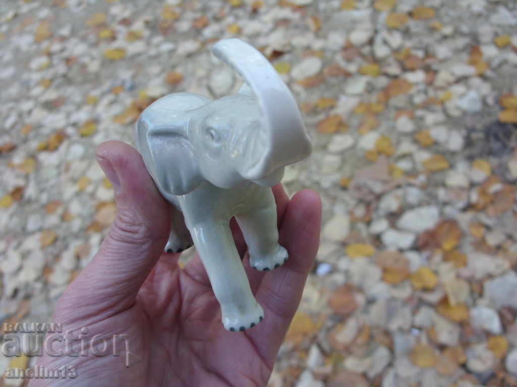 OLD ELEPHANT PORCELAIN - 5 OLD ELEPHANT PORCELAIN - 5